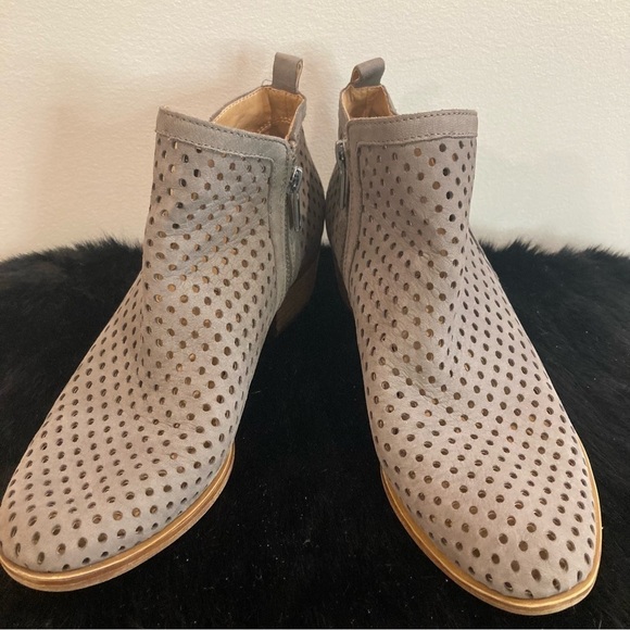 LUCKY BRAND Sz 8 Basel Laser Cutouts Western Boho Style Stacked  Heel Booties - Picture 3 of 11